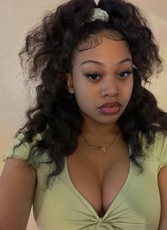 Linda - puta in Tabuk Photo 6 of 6