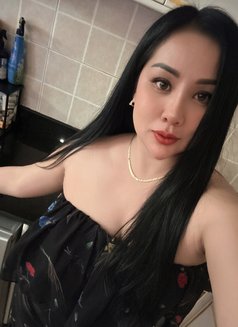 Linda - escort in Al Manama Photo 7 of 7