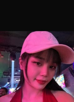 Linda - escort in Riyadh Photo 2 of 5