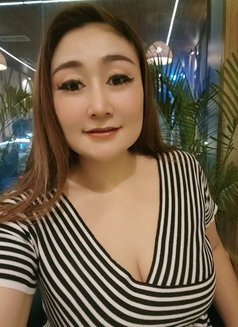 Linda - puta in Gurgaon Photo 1 of 3