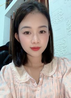 Linda - puta in Muscat Photo 1 of 5