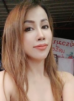 Linda - escort in Rayong Photo 2 of 7