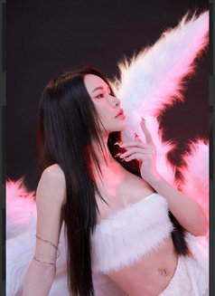 Linda - Transsexual escort in Abu Dhabi Photo 2 of 20