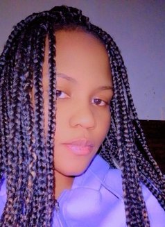 Linda - adult performer in Riyadh Photo 1 of 3