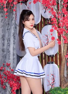 Linda - escort in Dubai Photo 6 of 9