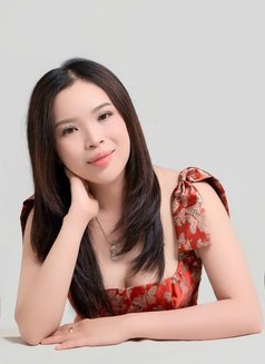 Linda - escort in Dubai Photo 1 of 4