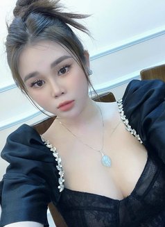 Linda - escort in Dubai Photo 2 of 15