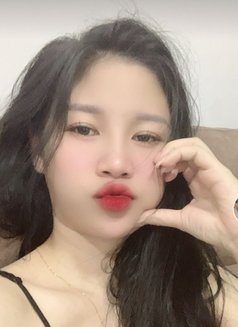 Linda - escort in Muscat Photo 1 of 5