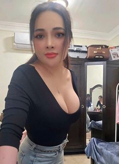 Linda - escort in Muscat Photo 2 of 6