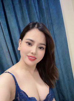 Linda - escort in Riyadh Photo 1 of 7