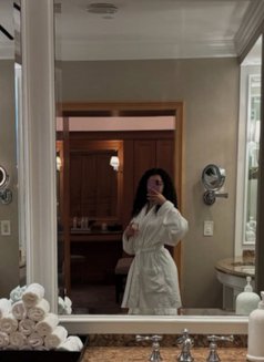 Lindarose(independent)squirt(camshow) - escort in Dubai Photo 2 of 3