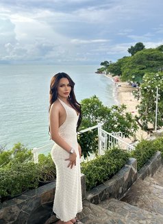 Lindsay in pattaya - Transsexual escort in Pattaya Photo 20 of 23