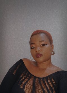 Lindsey - puta in Nairobi Photo 1 of 3