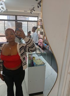 Lindsey - puta in Nairobi Photo 2 of 3