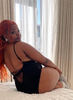 Lindsey - escort in Nairobi Photo 4 of 7