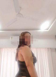 Lindy, GirlfriendExperience,Nuru Massage - puta in Dubai Photo 9 of 12