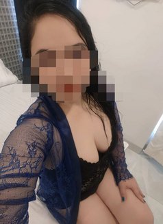 Lindy, GirlfriendExperience,Nuru Massage - puta in Dubai Photo 10 of 12