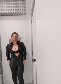 Lindy, GirlfriendExperience,Nuru Massage - escort in Dubai Photo 8 of 9