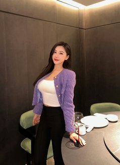 Ling Ling - escort in Shanghai Photo 1 of 5