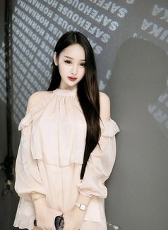 Ling Ling - escort in Taipei Photo 3 of 21