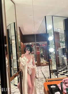 Ling ling - escort in Hong Kong Photo 2 of 6
