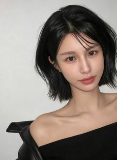 Ling ling - escort in Hong Kong Photo 3 of 6