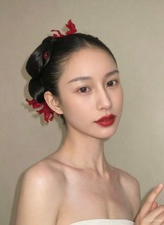 Ling ling - escort in Hong Kong Photo 6 of 6