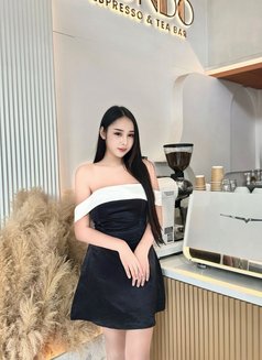 Lingling - escort in Taipei Photo 6 of 17