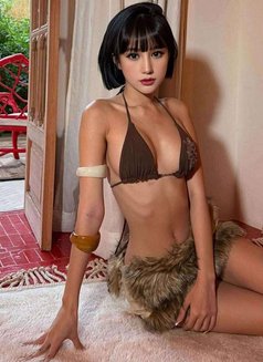 Linh Linh - escort in Hong Kong Photo 1 of 5