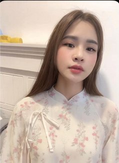 Linh - escort in Abu Dhabi Photo 4 of 5