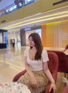 Linh - puta in Hanoi Photo 2 of 7