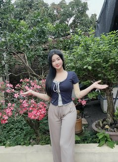 Linh - escort in Hanoi Photo 2 of 8