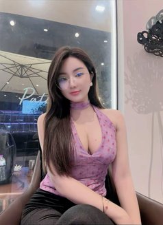 Linh - escort in Hanoi Photo 5 of 8