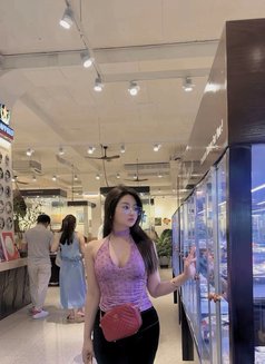 Linh - escort in Hanoi Photo 6 of 8