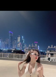 Linh Xinh - puta in Dubai Photo 8 of 9