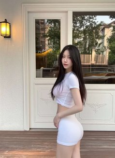 Linlin - puta in Beijing Photo 2 of 8