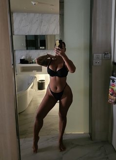 Emma - escort in Dubai Photo 13 of 17