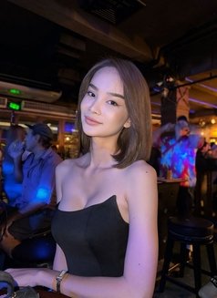 Linly - escort in Bangkok Photo 1 of 3