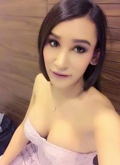 Linly - Transsexual escort in Dubai Photo 1 of 4