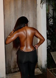 Linn - puta in Nairobi Photo 1 of 1
