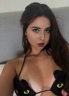 Linna - escort in Doha Photo 2 of 4