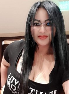Linna - escort in Riyadh Photo 1 of 5