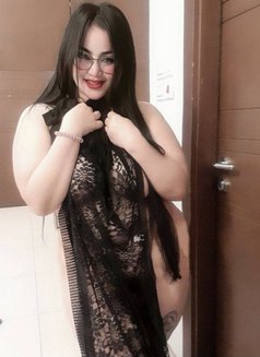 Linna - escort in Riyadh Photo 3 of 5