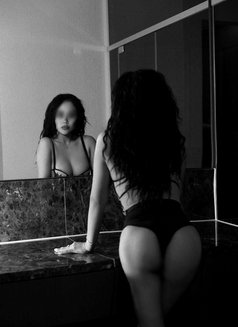 Liora - escort in Dubai Photo 4 of 9