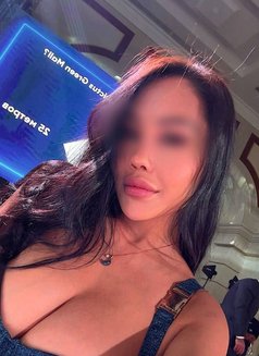 Liora - escort in Dubai Photo 7 of 9