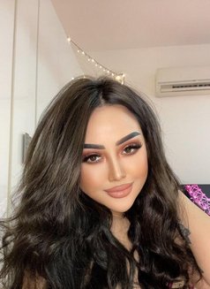 Lipu - escort in Doha Photo 4 of 5