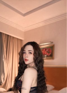 Lis Sa - puta in Dubai Photo 12 of 14