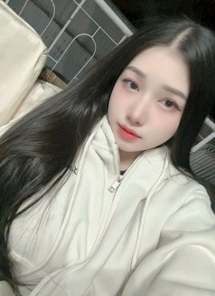 Lisa. 18+ young, sexy.perfect service - puta in Al Manama Photo 4 of 5