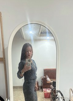 Lisa - escort in Al Manama Photo 2 of 4