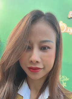 Lisa - escort in Al Manama Photo 3 of 4